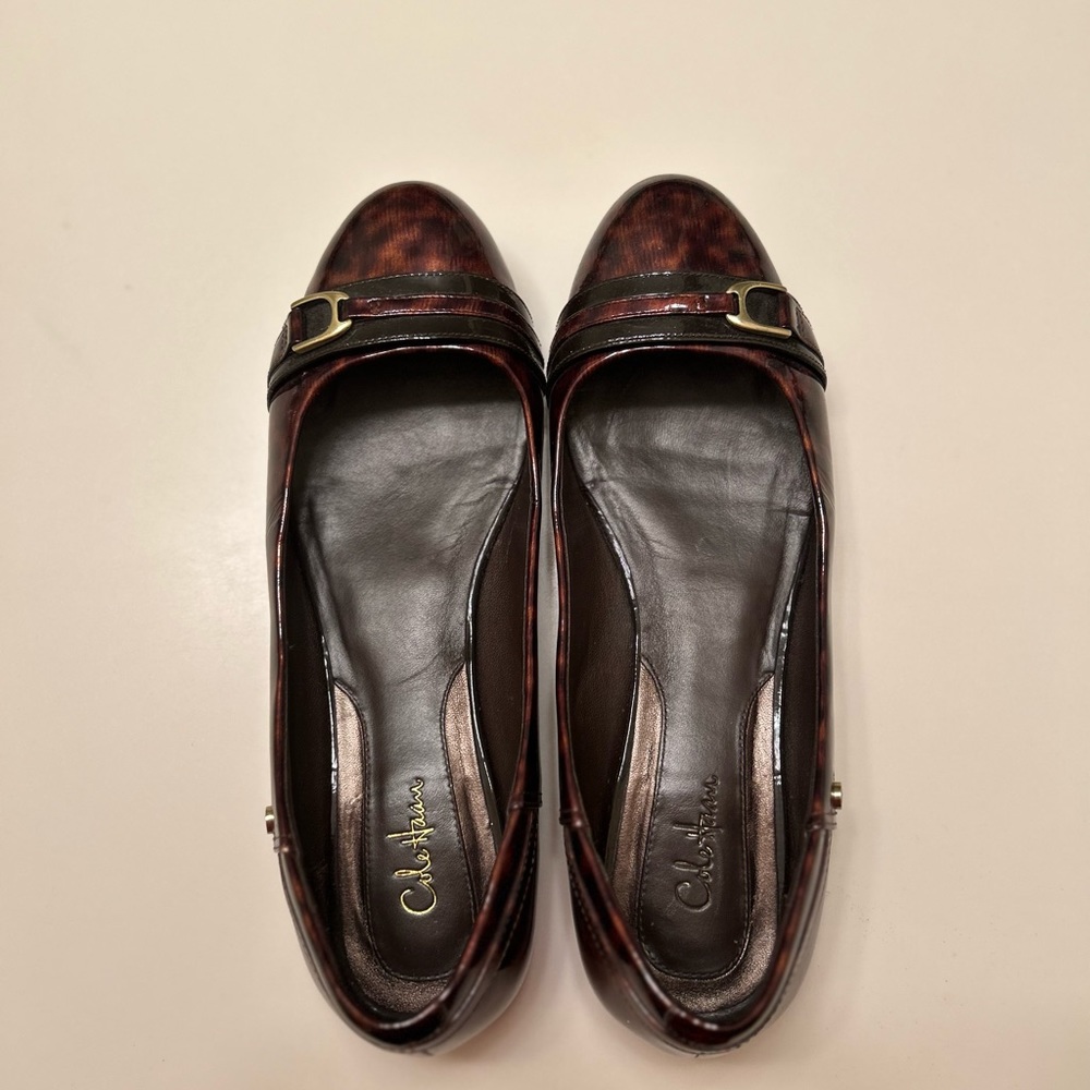 Cole Haan ,9 1/2 B flats ,in good condition